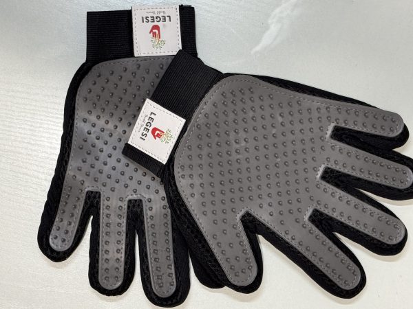 Best grooming glove for long-haired cats